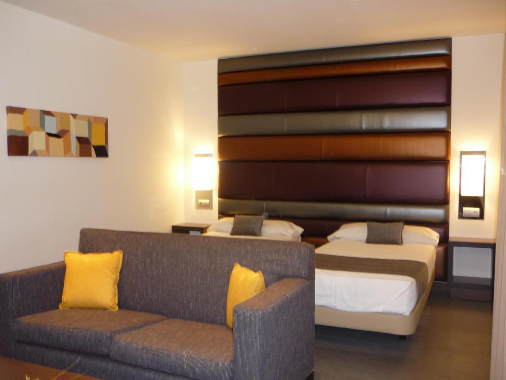 Hotelsefutbol 라스 로사스 데 마드리드 객실 사진